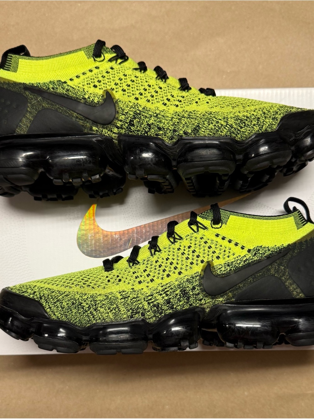Nike Air Vapormax Flyknit 2 Volt Men’s size 9 running shoes Rare!